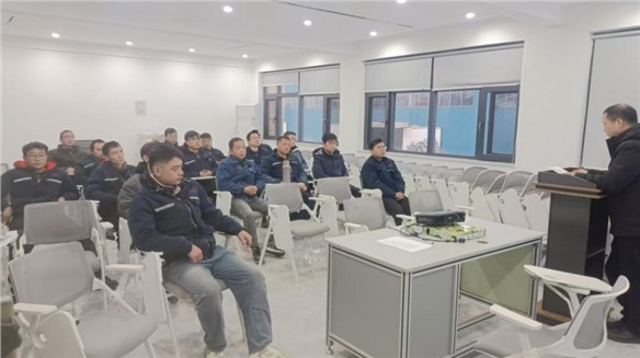 2025年“華鋁夜?！痹俣葐⒊?！